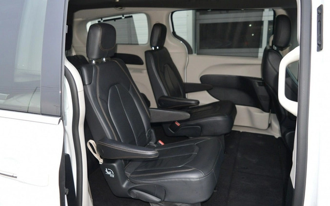 Chrysler Pacifica cena 125000 przebieg: 119000, rok produkcji 2020 z Hrubieszów małe 742